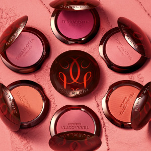 Terracotta Blush - Das Rouge für einen frischen Teint-Effekt Terracotta Blush - Das Rouge für einen frischen Teint-Effekt